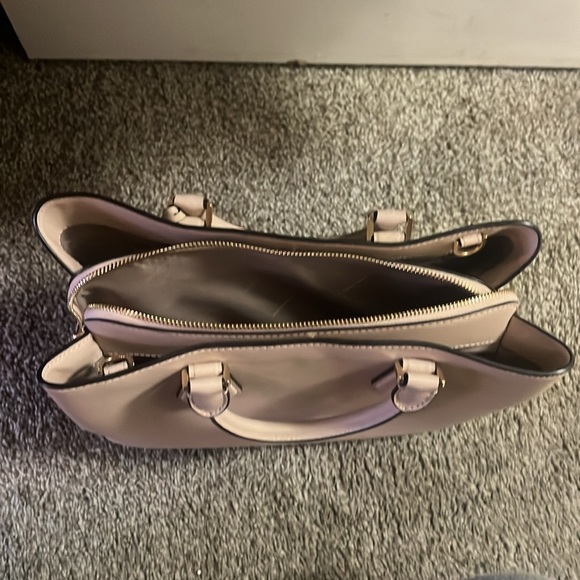 Micheal kors purse - Picture 3 of 4